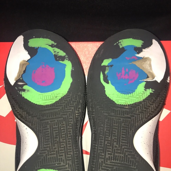 Kyrie Irving low 1’s 10.5 Black & silver swoosh - Picture 10 of 14